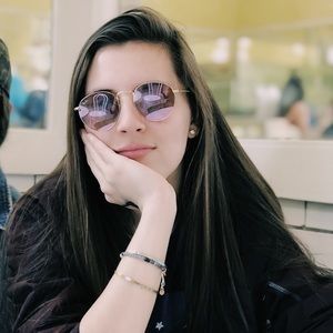 Meet your Posher, Bella